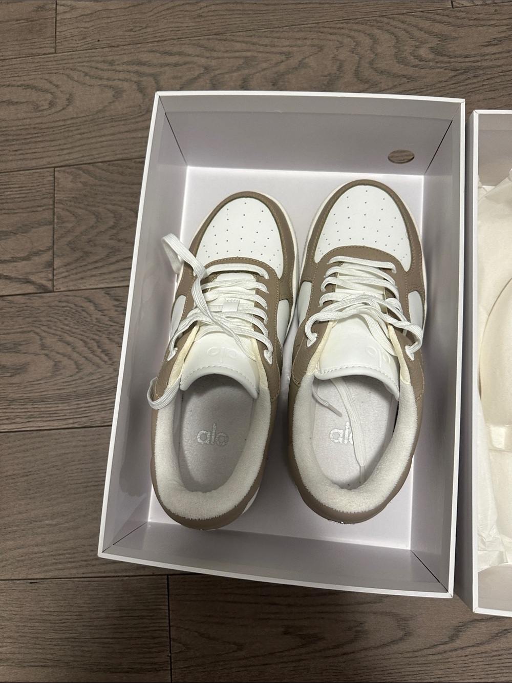 ALO Yoga women White & Beige Casual Sneakers